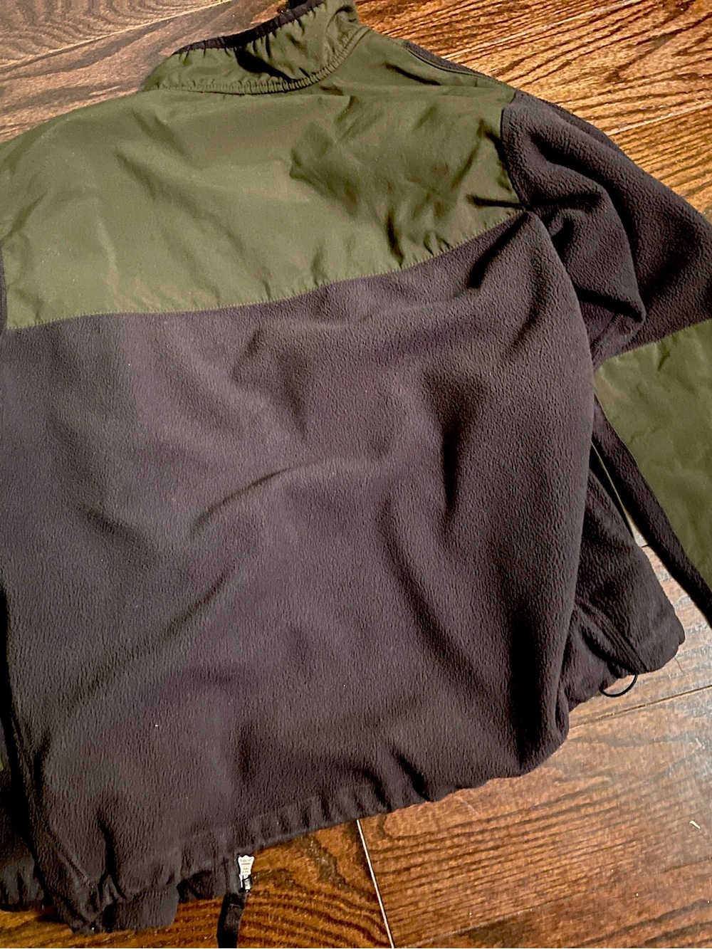 Camping Two-Tone Olive & Black Fleece Jacket MEC-Mountain Equipment Co-op - Picture 11 of 15